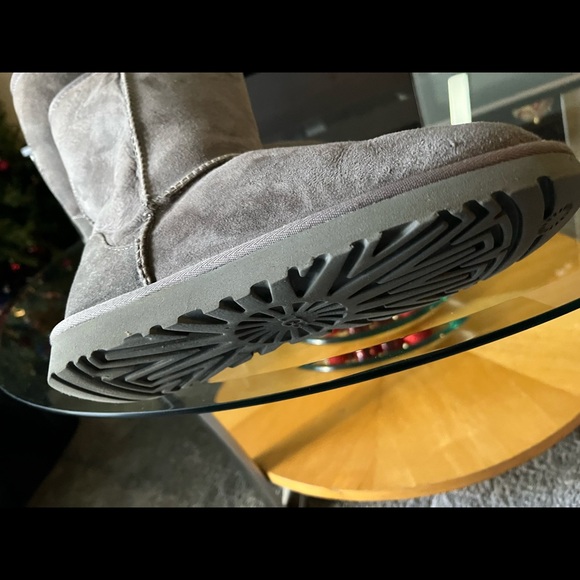 Ugg Australia Authentic size 10 - Picture 3 of 4